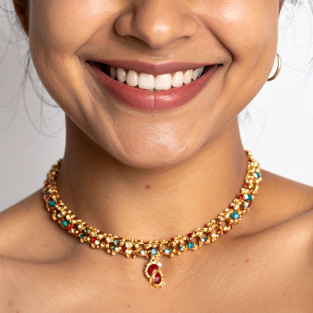 NECKLINES